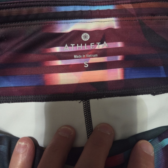 Athleta Laser Beam Sonar Capri Leggings Pants  - Picture 5 of 6